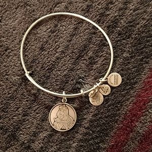 Sleeping Beauty Alex and Ani Braclet 👑♥️